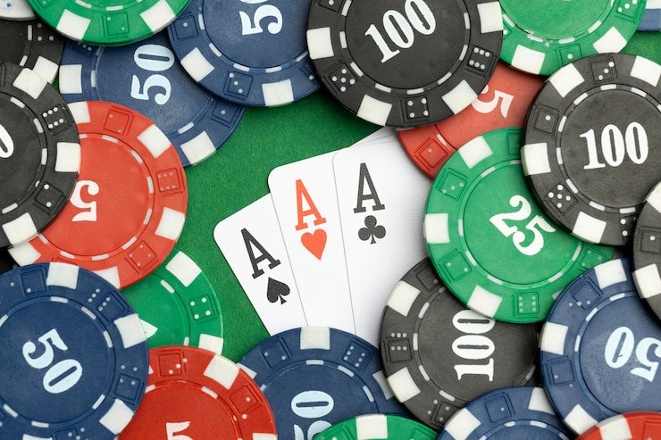 Dasbor platform tembus 77 menampilkan berbagai kategori permainan dan turnamen